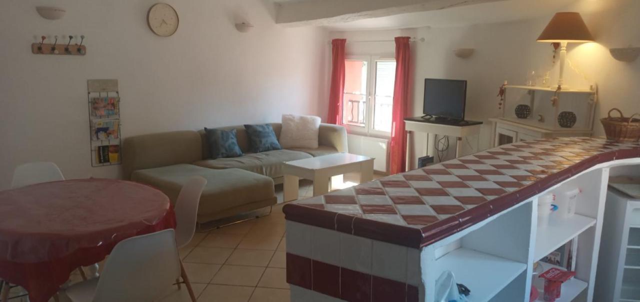Duplex De Charme Avec Terrasse Au Coeur Du Village Lorgues Exteriör bild